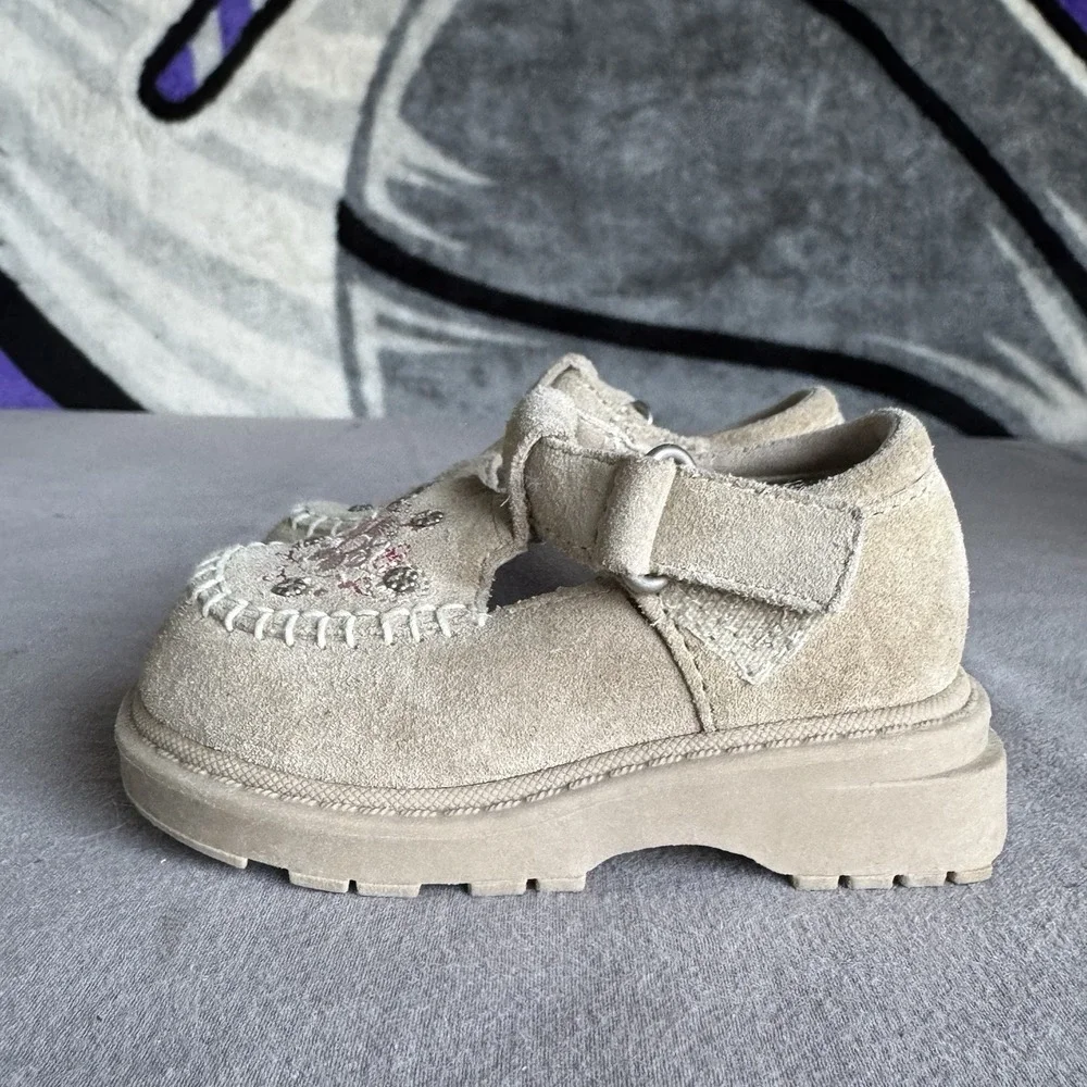 Size 3c‎ - SPROCKETS Lil Kelby Beige Suede Baby Shoes